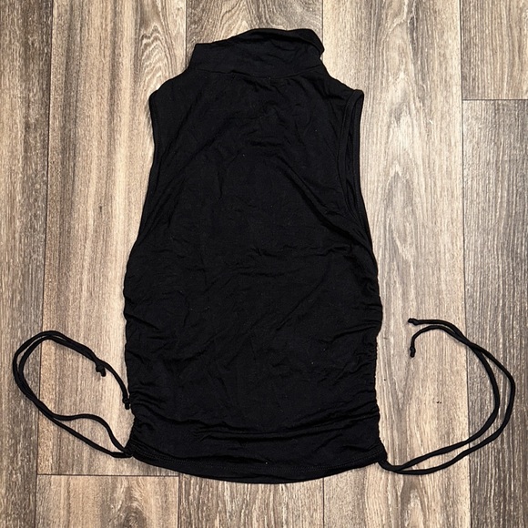 Sleeveless top - Picture 4 of 4